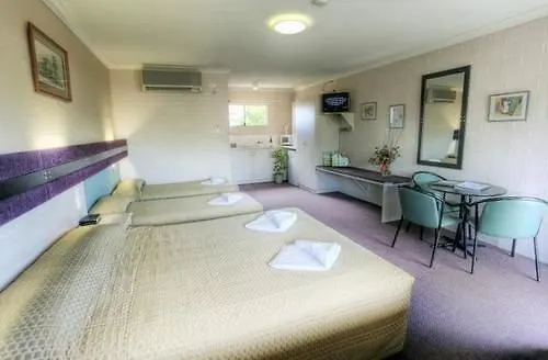 The Vines Motel & Cottages Stanthorpe 4*,